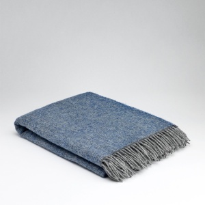 Classic Cosy Periwinkle Плед McNutt of Donegal  фото, kupilegko.ru